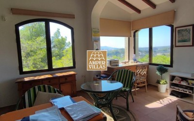 Beautiful Mediterranean villa with guest house and panoramic views.